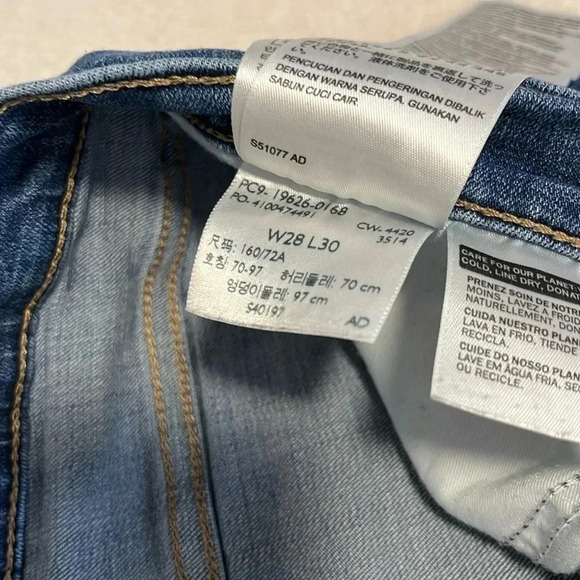 Levi Strauss and Company women’s size 28 waist 28 leg 30 Straight leg jeans - Picture 2 of 9